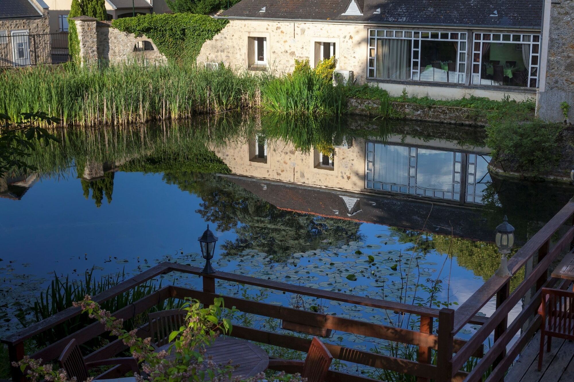 Auberge Du Manet Montigny-le-Bretonneux Eksteriør bilde